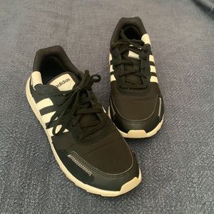 Adidas retro run sneakers